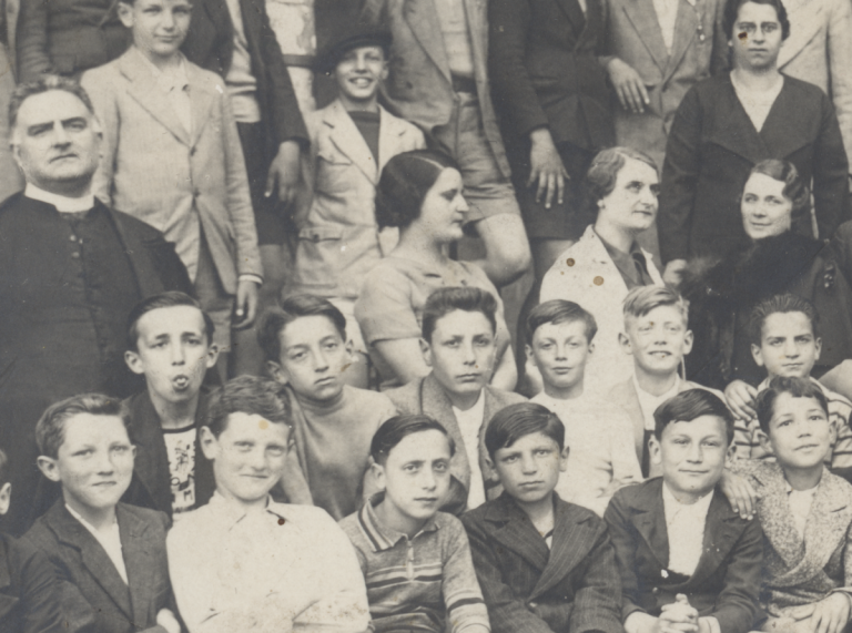 Gruppo scolastico, 1930 circa