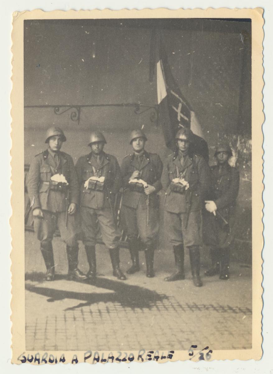 Guardia a Palazzo Reale, 1936