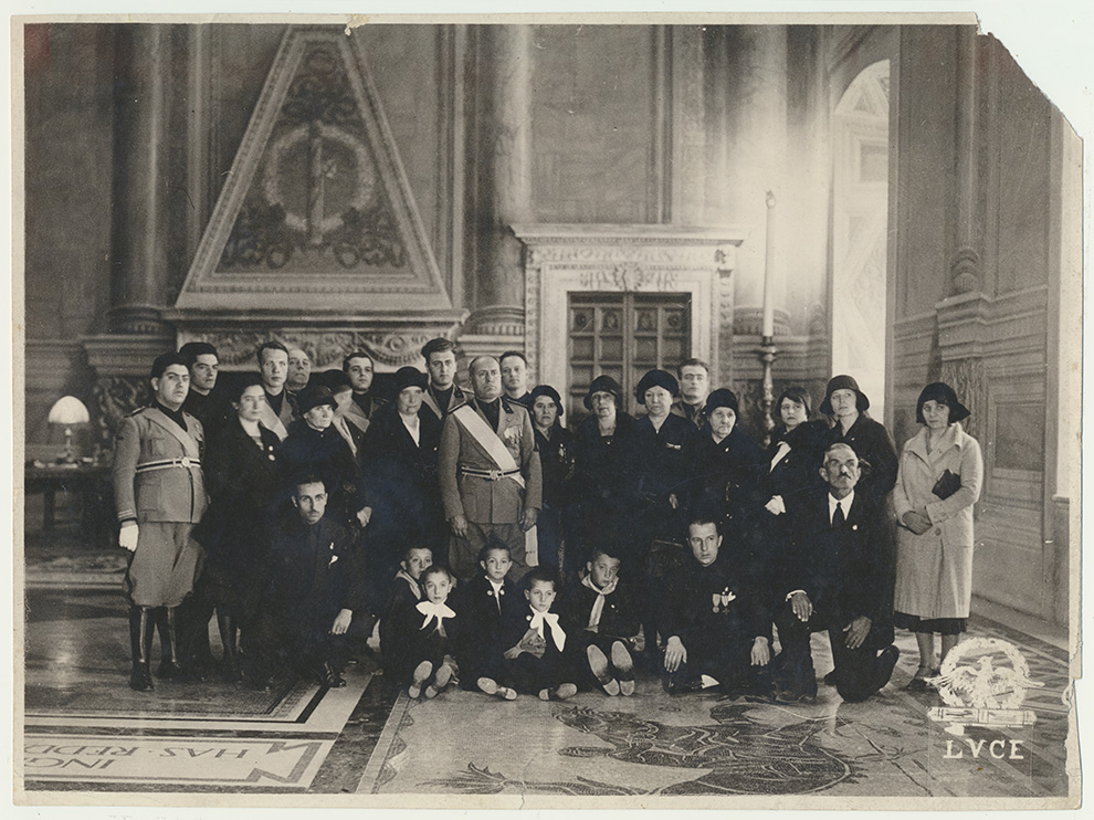Mussolini nella sala del Mappamondo di palazzo Venezia 